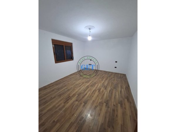 Durres, jepet me qera apartament 2+1 Kati 1, 75 m² 300 € (Drejtoria e Policise)