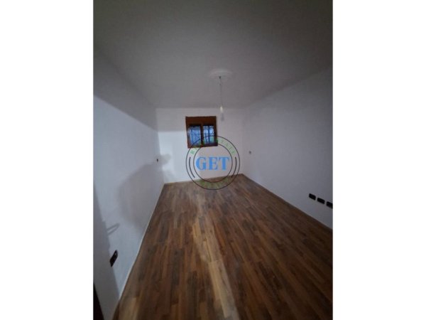 Durres, jepet me qera apartament 2+1 Kati 1, 75 m² 300 € (Drejtoria e Policise)