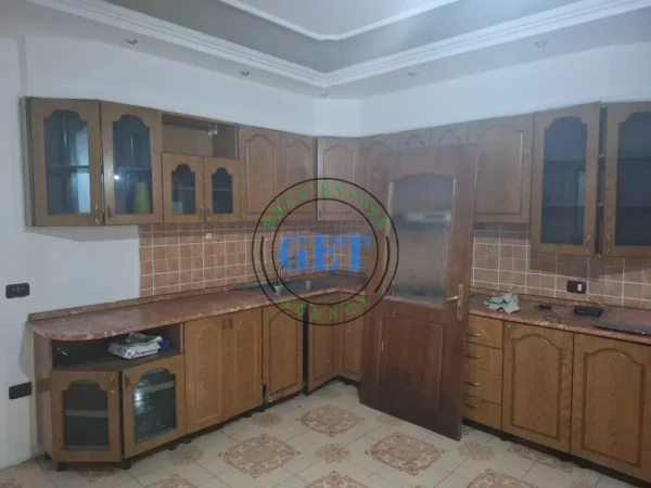 Durres, jepet me qera apartament 2+1 Kati 1, 75 m² 300 € (Drejtoria e Policise)