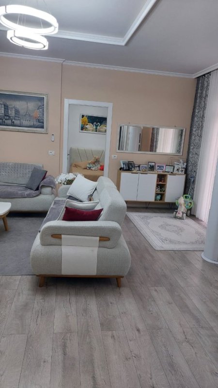 Tirane, shitet apartament 2+1 Kati 2, 82 m² 150.000 € (Fresku)