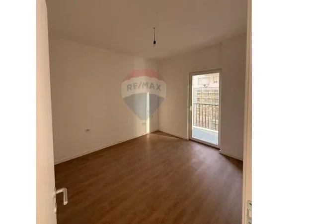 Tirane, shitet apartament 1+1 Kati 3, 60 m² 86.000 € (Tirana Entry (530491003-445))