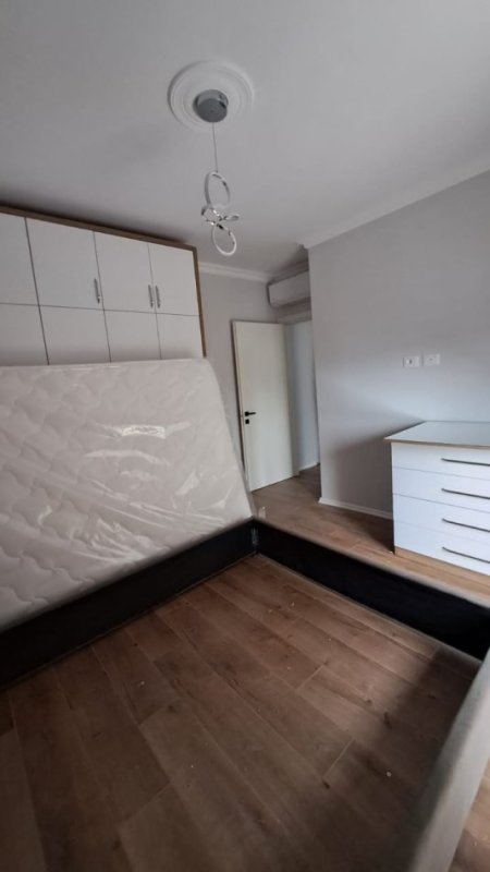 Tirane, jepet me qera apartament 1+1+Ballkon Kati 3, 600 € (Fusha e Aviacionit)