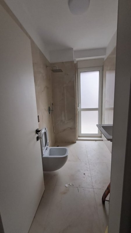 Tirane, jepet me qera apartament 1+1+Ballkon Kati 3, 600 € (Fusha e Aviacionit)