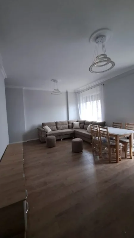 Tirane, jepet me qera apartament 1+1+Ballkon Kati 3, 600 € (Fusha e Aviacionit)