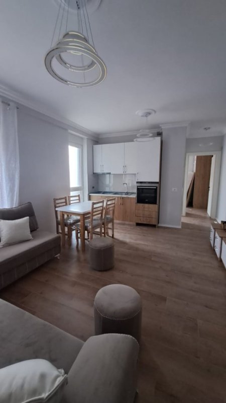 Tirane, jepet me qera apartament 1+1+Ballkon Kati 3, 600 € (Fusha e Aviacionit)