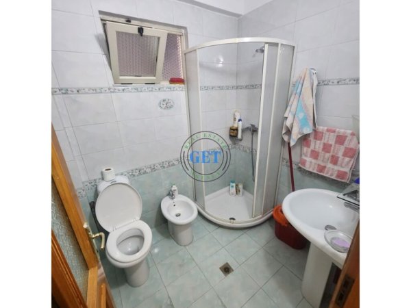 Durres, jepet me qera apartament 3+1 Kati 4, 165 m² 800 € (Vollga)