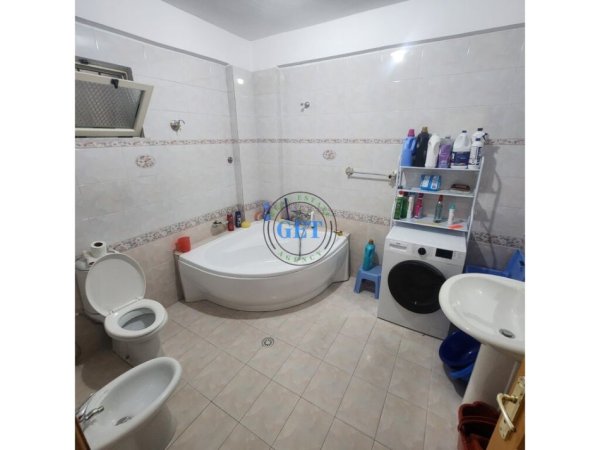 Durres, jepet me qera apartament 3+1 Kati 4, 165 m² 800 € (Vollga)