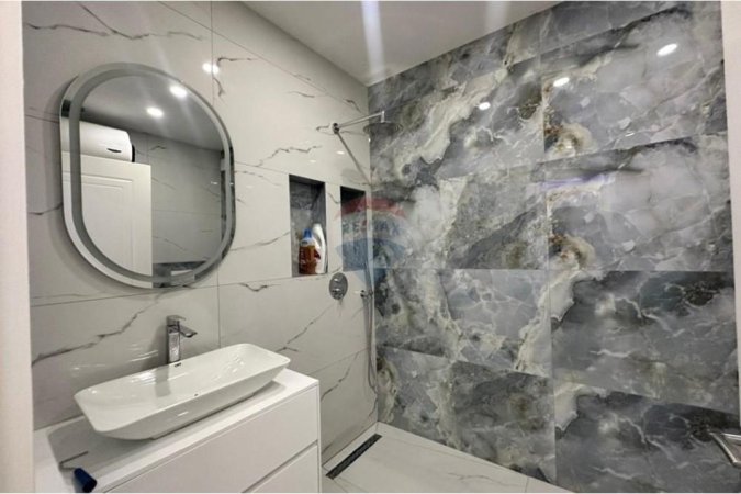 Tirane, jepet me qera apartament 2+1+Ballkon , 112 m² 600 € (Fresku)