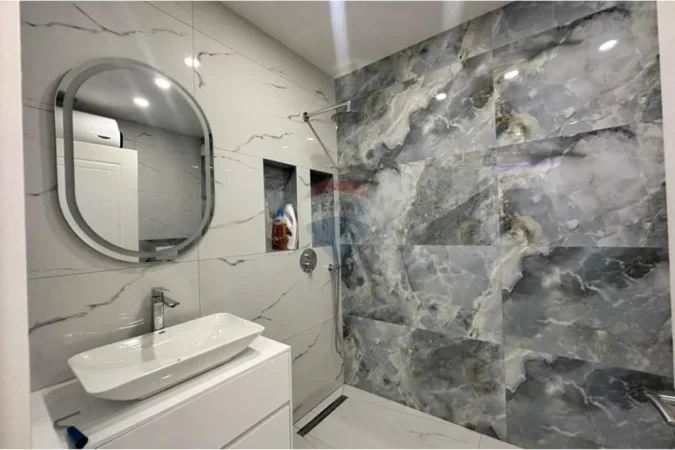 Tirane, jepet me qera apartament 2+1+Ballkon , 112 m² 600 € (Fresku)