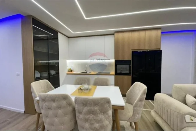 Tirane, jepet me qera apartament 2+1+Ballkon , 112 m² 600 € (Fresku)