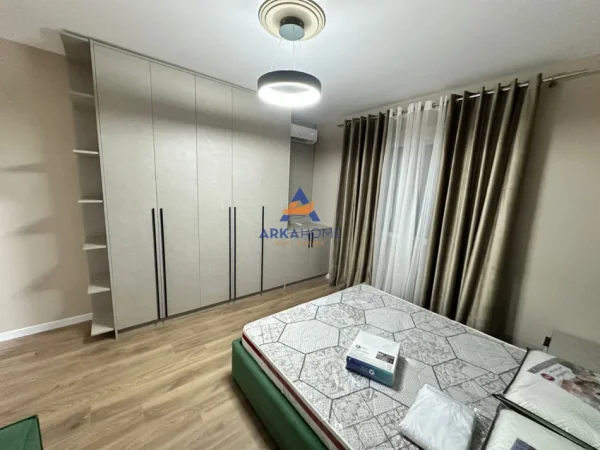 Tirane, shitet apartament 2+1+Ballkon Kati 8, 160.000 € 