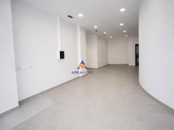 Tirane, jepet me qera ambjent biznesi Kati 0, 105 m² 833 € 