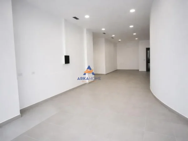 Tirane, jepet me qera ambjent biznesi Kati 0, 105 m² 833 € 