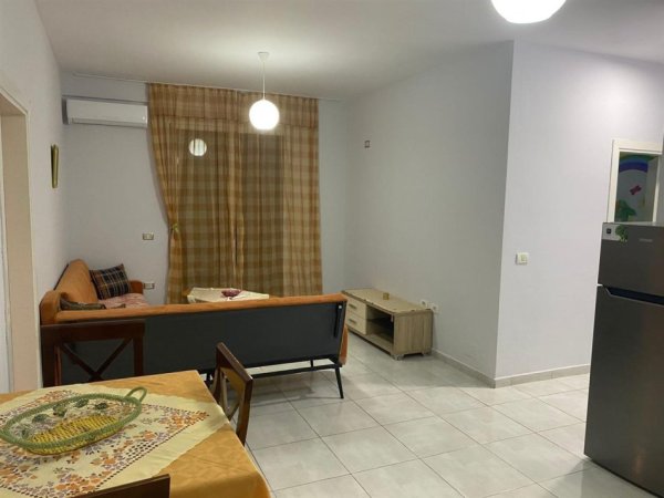 Tirane, jepet me qera apartament 3+1 Kati 2, 500 € 