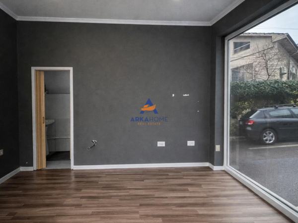 Tirane, jepet me qera ambjent biznesi Kati 0, 13 m² 364 €