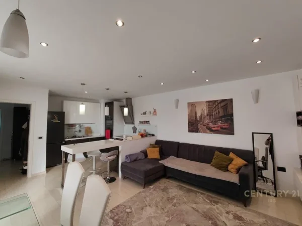 Tirane, jap me qera apartament 2+1 Kati 9, 93 m² 850 € (Myslym Shyri)