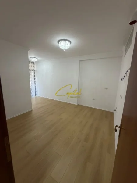 Tirane, shitet apartament 2+1 Kati 3, 75 m² 112.000 € (FRESKU)