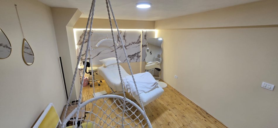 Tirane, jepet me qera ambjent biznesi Kati 0, 40 m² 300 € (autotraktoret , shkoze)