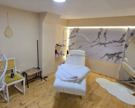 Tirane, jepet me qera dyqan Kati 0, 40 m² 300 € (autotraktoret , shkoze)