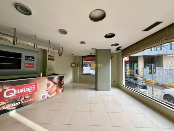 Tirane, jepet me qera ambjent biznesi Kati 0, 85 m² 1.600 € (Sheshi Skënderbej)