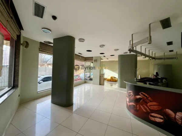 Tirane, jepet me qera ambjent biznesi Kati 0, 85 m² 1200 € (Sheshi Skënderbej)