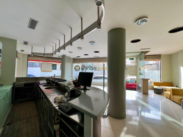 Tirane, jepet me qera ambjent biznesi Kati 0, 85 m² 1.600 € (Sheshi Skënderbej)
