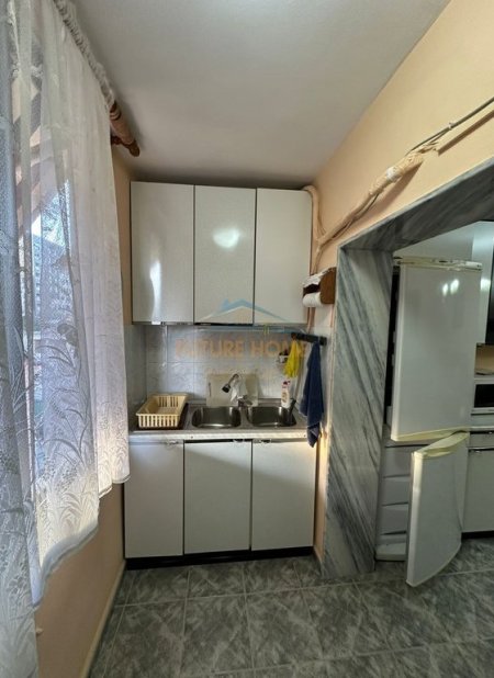 Tirane, jepet me qera apartament 2+1 Kati 4, 71 m² 600 € (Shkolla e Kuqe)