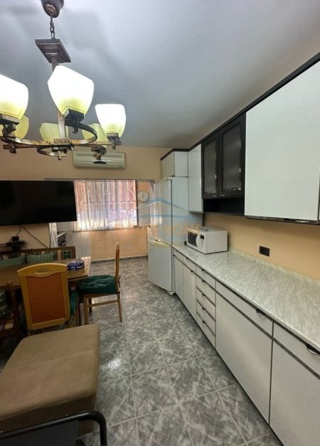 Tirane, jepet me qera apartament 2+1 Kati 4, 71 m² 600 € (Shkolla e Kuqe)