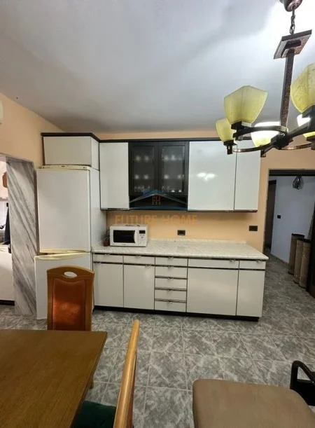 Tirane, jepet me qera apartament 2+1 Kati 4, 71 m² 600 € (Shkolla e Kuqe)