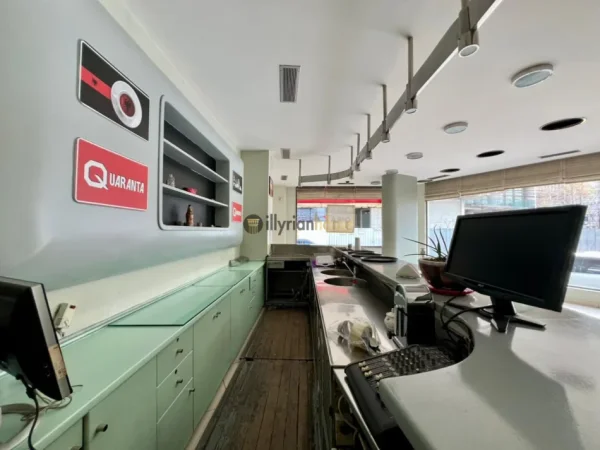 Tirane, jepet me qera ambjent biznesi Kati 0, 85 m² 1200 € (Sheshi Skënderbej)