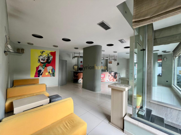 Tirane, jepet me qera ambjent biznesi Kati 0, 85 m² 1200 € (Sheshi Skënderbej)