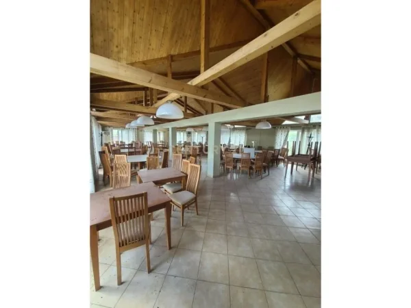 Elbasan, jepet me qera bar-resorant , 888 m² 5.500 € (Neom129023)
