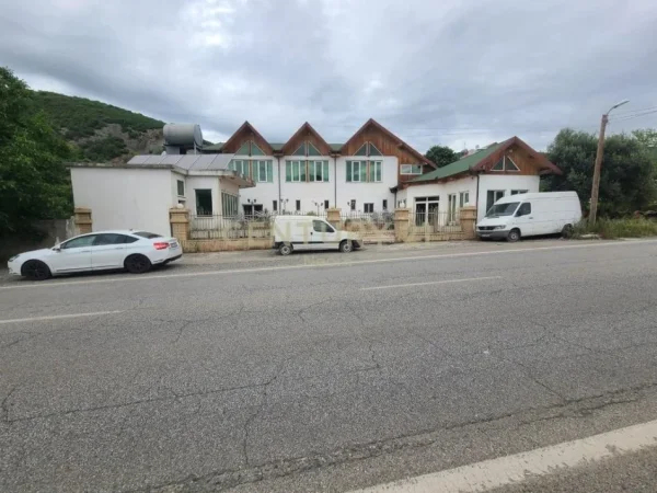 Elbasan, jepet me qera bar-resorant , 888 m² 5.500 € (Neom129023)