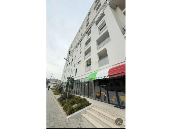 Tirane, jepet me qera ambjent biznesi Kati 1, 145 m² 1.300 € (Neom125212)