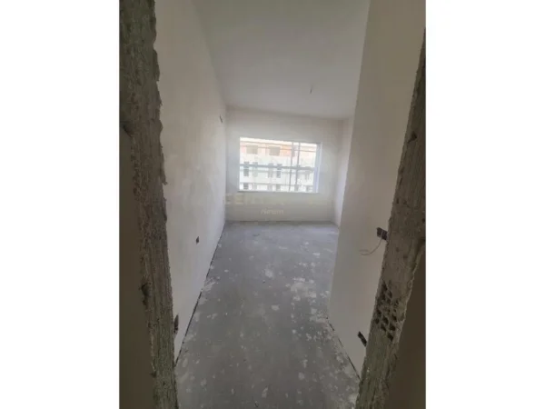 Tirane, shitet apartament 1+1+Ballkon Kati 5, 78 m² 91.000 € (Neom125271)