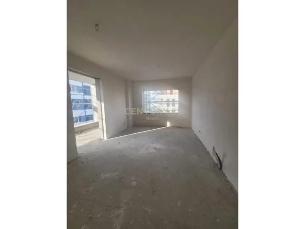 Tirane, shitet apartament 1+1+Ballkon Kati 5, 78 m² 91.000 € (Neom125271)