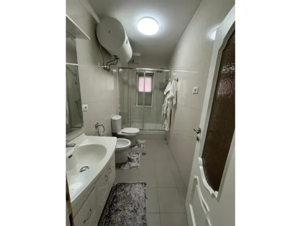 Tirane, shitet apartament 2+1+Ballkon Kati 3, 107 m² 250.000 € (Sheshi Willson)