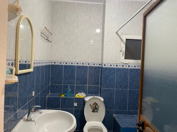 Tirane, jepet me qera apartament 3+1 Kati 3, 120 m² 700 € (komuna parisit)