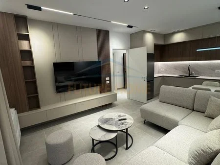 Tirane, jepet me qera apartament 1+1+Ballkon Kati 3, 60 m² 600 € (PARKU I AUTOBUZAVE)