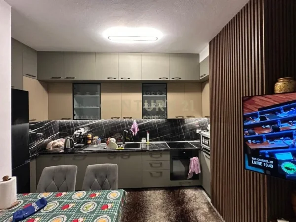 Tirane, shitet apartament 2+1+Ballkon Kati 2, 75 m² 150.000 € (Neom129329)