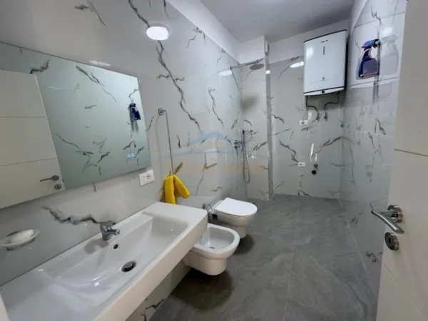 Tirane, jepet me qera apartament 1+1+Post Parkimi Kati 4, 57 m² 500 € (Jordan Misja)