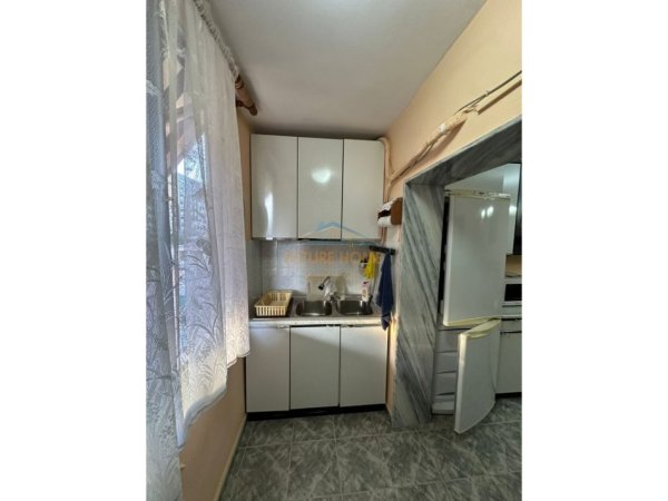 Tirane, jepet me qera apartament 2+1 Kati 4, 71 m² 600 € (SHKOLLA E KUQE)