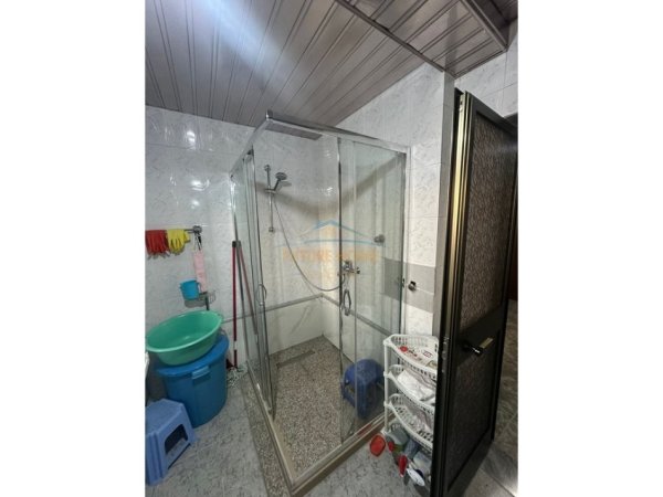Tirane, jepet me qera apartament 2+1 Kati 4, 71 m² 600 € (SHKOLLA E KUQE)