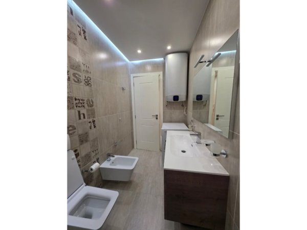 Tirane, jepet me qera apartament 1+1 Kati 8, 78 m² 625 € (ISH PARKU)