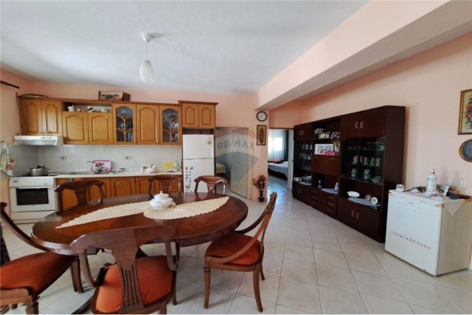 Vlore, shitet shtepi 2+1 Kati 0, 456 m² 165.000 € (Ish Fusha Aviacionit Vlorë)
