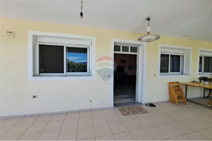 Vlore, shitet shtepi 2+1 Kati 0, 456 m² 165.000 € (Ish Fusha Aviacionit Vlorë)