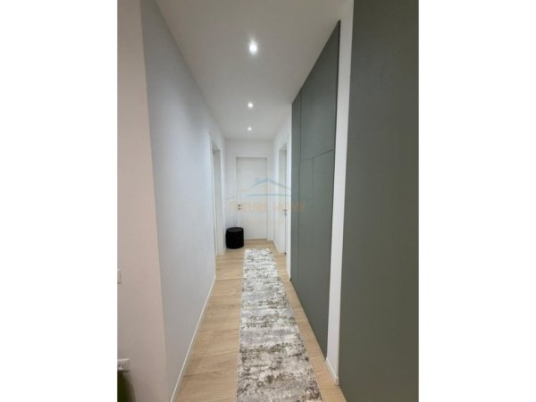 Tirane, jepet me qera apartament 2+1+2+Ballkon Kati 5, 114 m² 1.500 € (Kompleksi Delijorgji)
