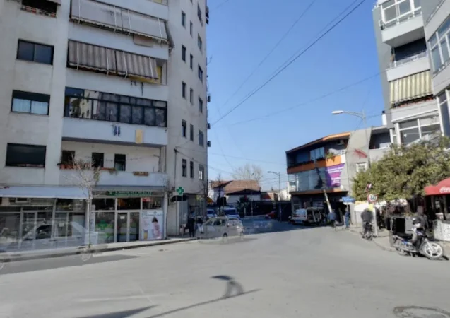 Tirane, jepet me qera apartament 1+1+Ballkon Kati 3, 75 m² 350 € (Fresk)