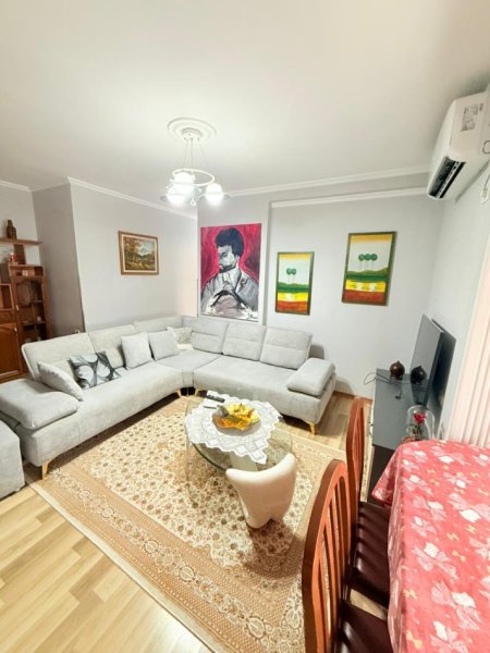 Tirane, jepet me qera apartament 2+1+Ballkon , 80 m² 650 € (Fusha Aviacionit)