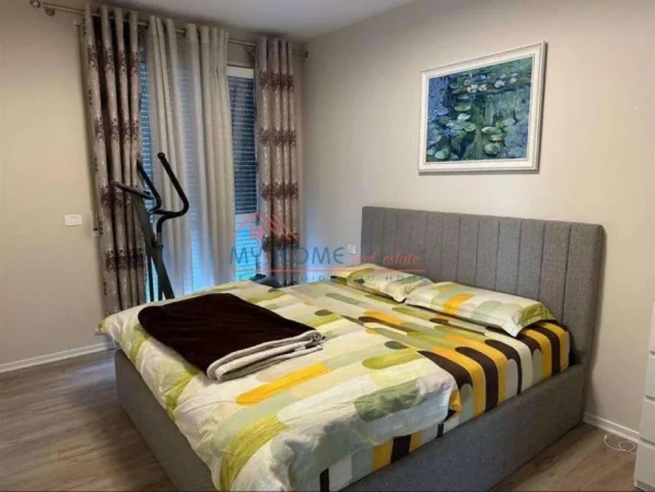 Tirane, jepet me qera apartament 2+1+Ballkon Kati 3, 100 m² 800 € (Don Bosko)